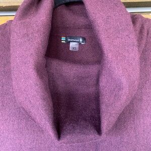 Merino Smartwool Cowl Neck Full Length Sleeve(s) in a Wine Tone Size XS
